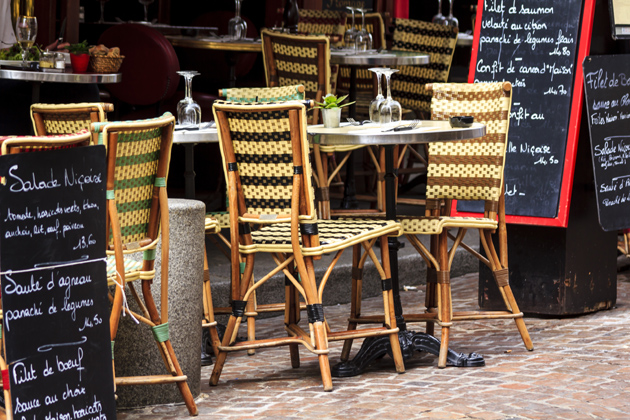 Café at Rue Mouffetard in Paris