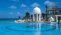 Infinity pool - Riu Palace Las Americas, Cancun, Mexico