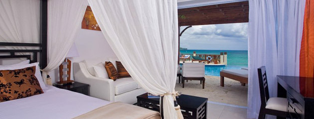 Swim-Up Suite